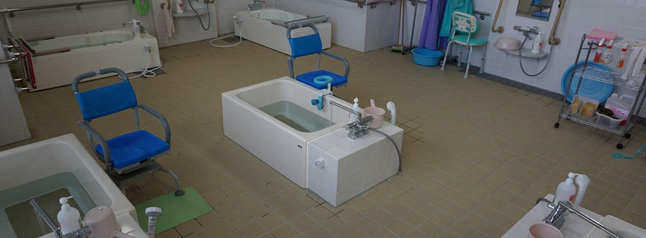 お風呂は個浴で機械浴もあります